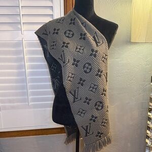 Louis Vuitton Black and Gray Scarf